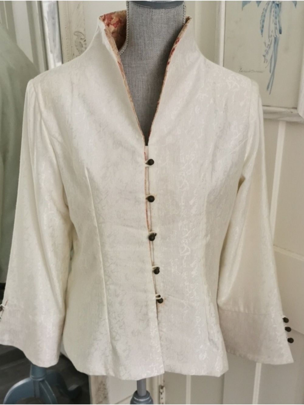 Womens 100% Silk Button Down Jacket with Buttoned Cuffs. XXXL